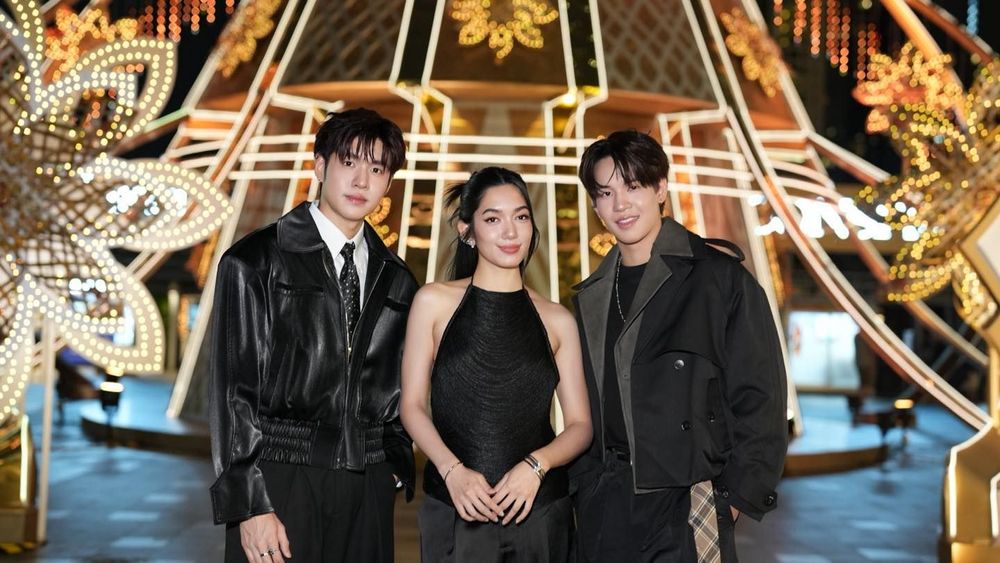 ปีเตอร์–กอล์ฟ–อิง นักแสดงจากค่าย Mojo Muse Management ร่วมงาน ICONSIAM Bangkok Illumination 2025 scene 3