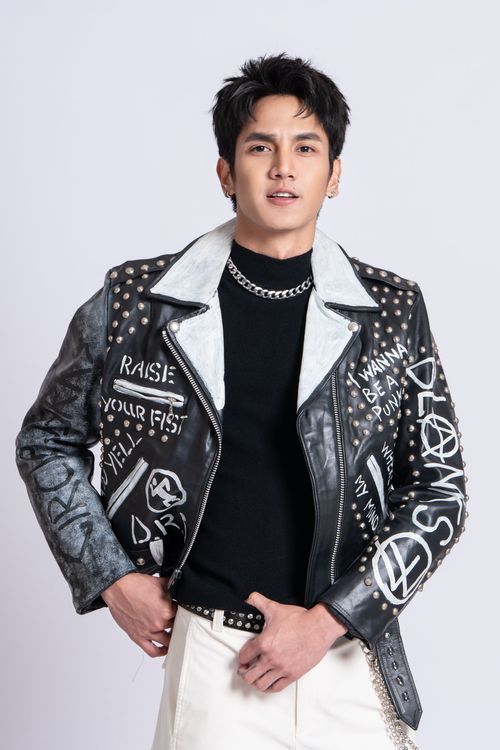 อภิสิทธิ์ แสงมิ่ง